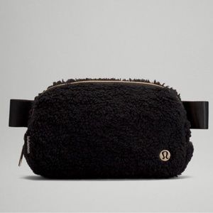 Lululemon Everywhere Fleece Belt Bag 🖤